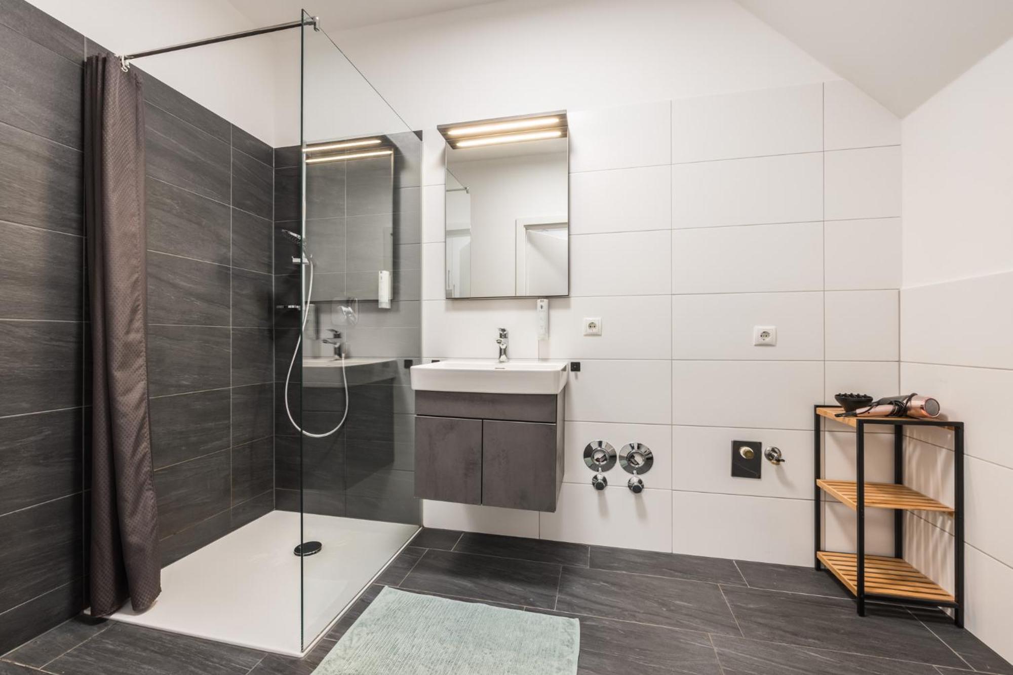 Myquartier Central City Suites Innsbruck Bagian luar foto