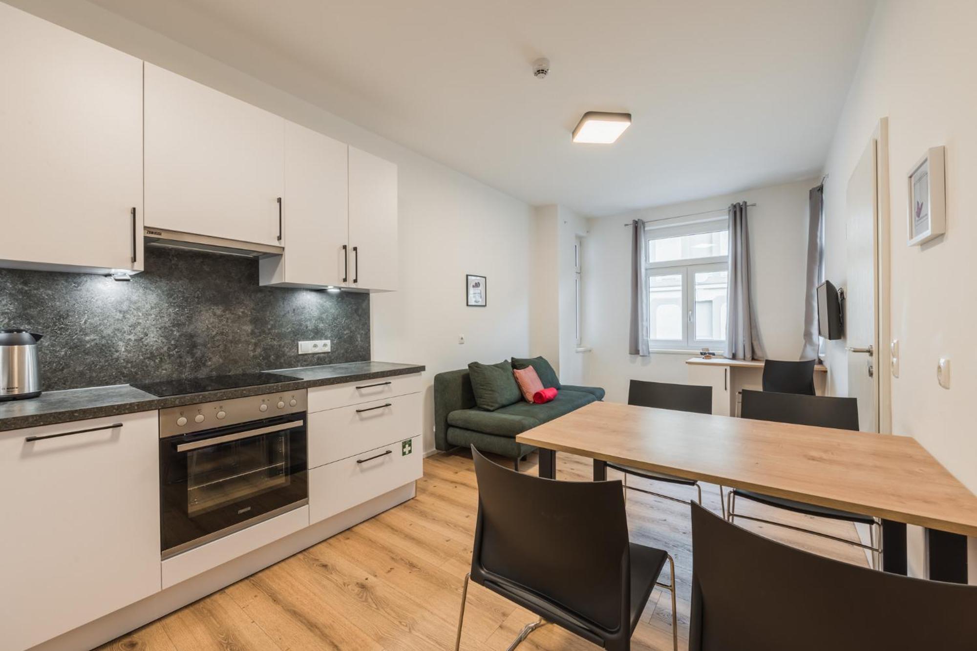 Myquartier Central City Suites Innsbruck Bagian luar foto